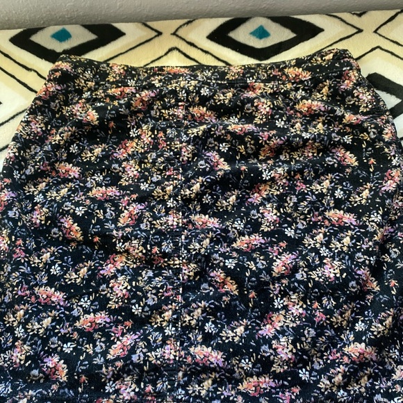 Floral black corduroy mini skirt - Picture 2 of 2